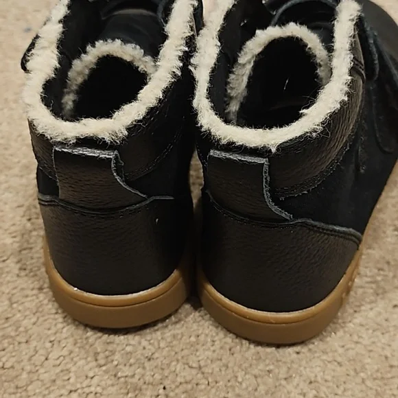 Boys uggs - Picture 3 of 4